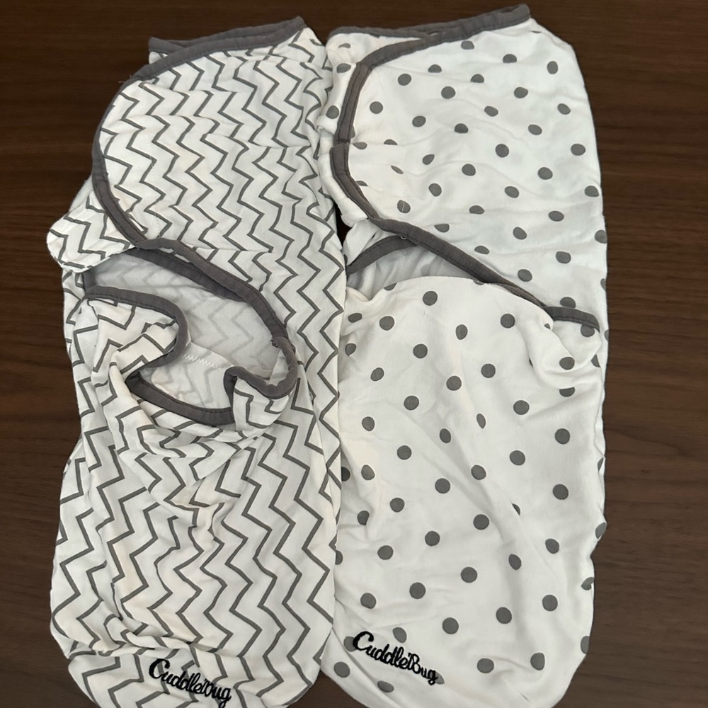 CuddleBug Swaddles size small (7-14lbs) set of 2